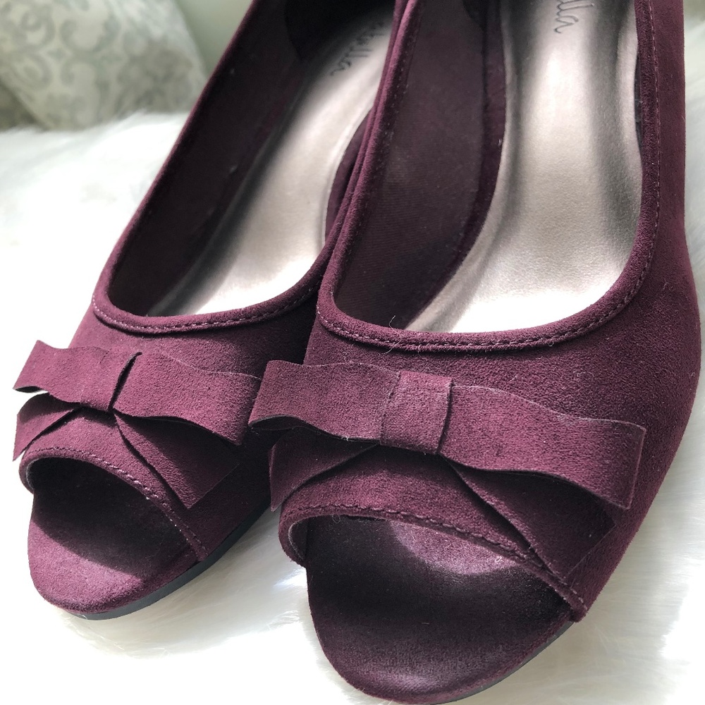 LIKE NEW Suede peep-toe, low wedge, Size 8, 1.25” heel